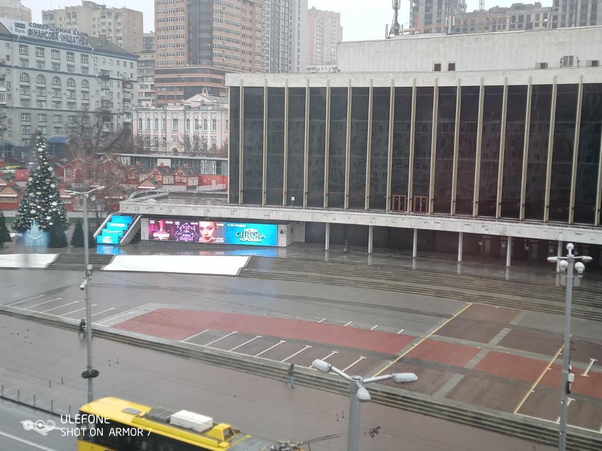 Двухкомнатная квартира с видом на Дворец Украина Киев Экстерьер фото